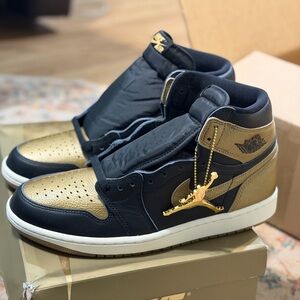 Nike Air Jordan 1 High Black Gold Sneakers